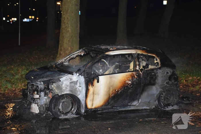 Auto compleet uitgebrand