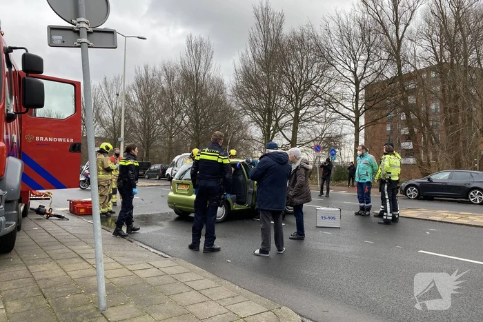Gewonde bij aanrijding tussen twee auto's
