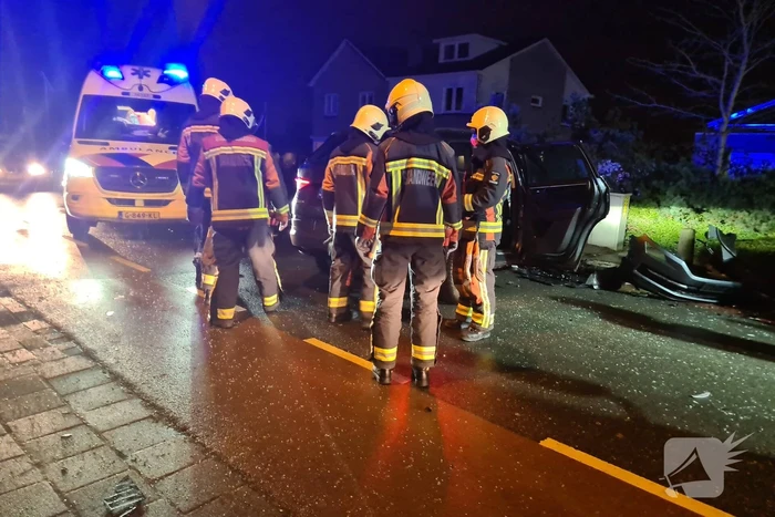 Frontale botsing tussen drie voertuigen