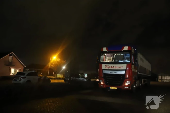 Frontale botsing tussen drie voertuigen