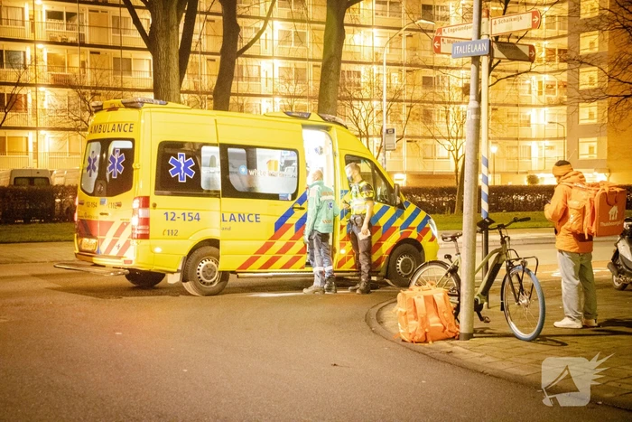 Bezorger op de fiets aangereden