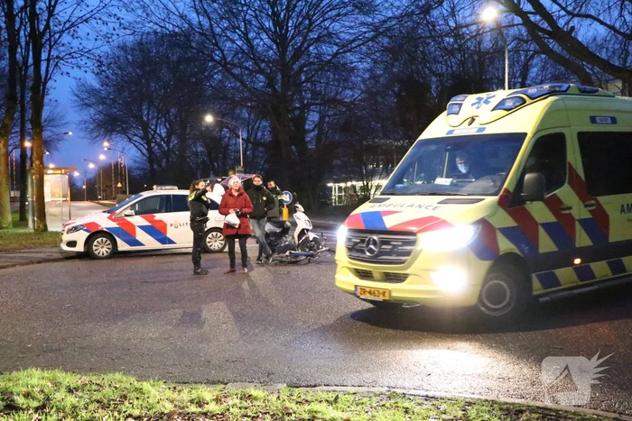 Ongeval tussen bezorgscooter en fietster