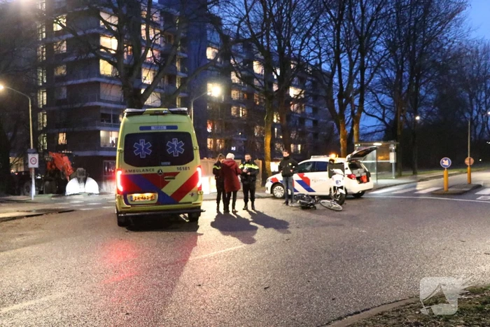 Ongeval tussen bezorgscooter en fietster