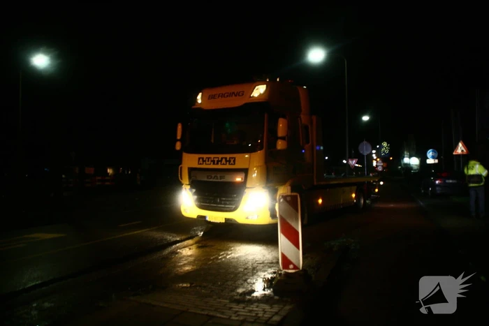 Bestuurder spoorloos na aanrijding met vrachtwagen
