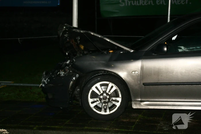 Bestuurder spoorloos na aanrijding met vrachtwagen