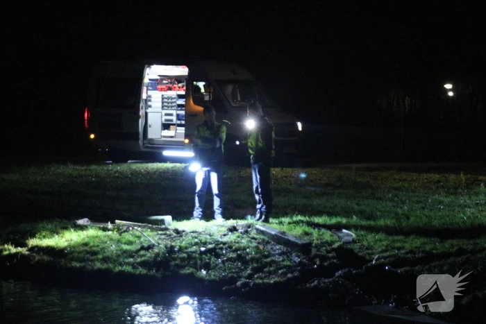 Auto geëindigd in het water