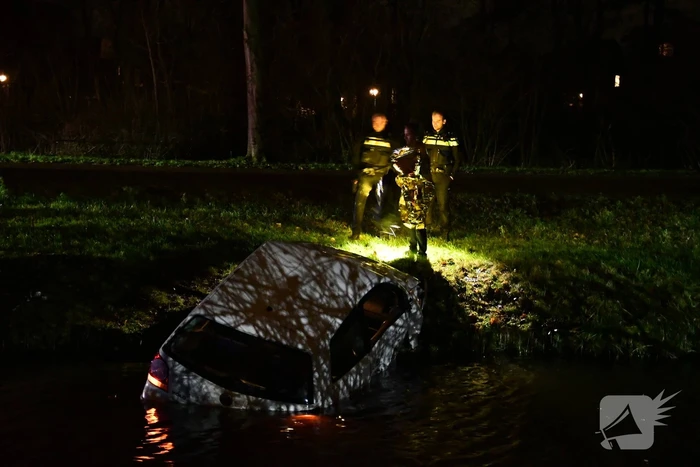 Auto geëindigd in het water