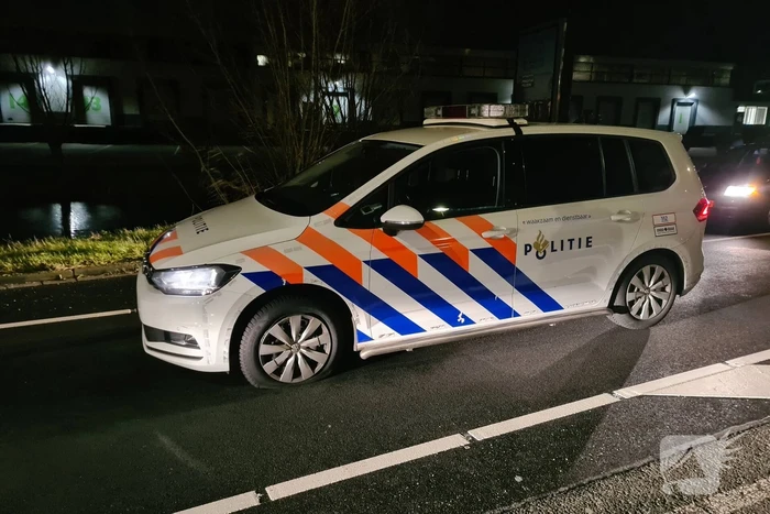 Automobilist botst met voertuig op verkeerspaal