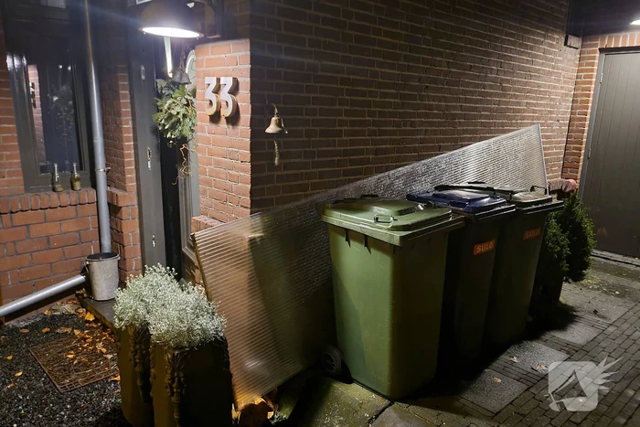 Kunststof Plaat komt los door harde wind