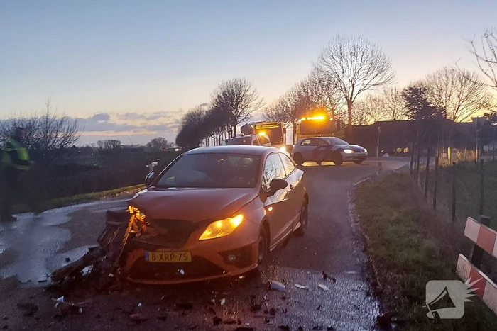 Flinke schade na botsing tussen twee personenwagens