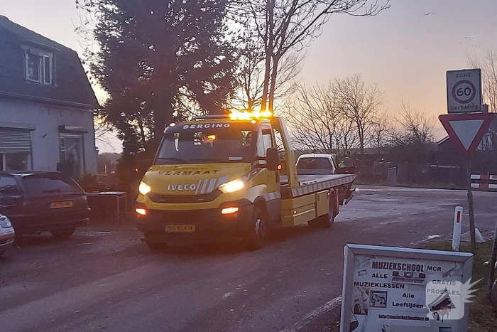 Flinke schade na botsing tussen twee personenwagens
