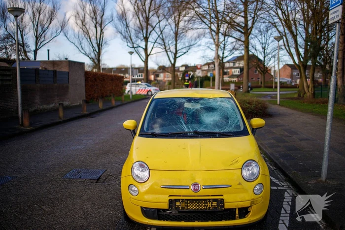 Fietsster geschept door auto