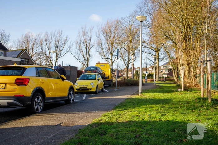 Fietsster geschept door auto