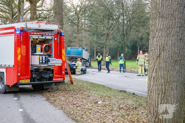 Ernstig ongeval tussen vrachtwagen en personenauto