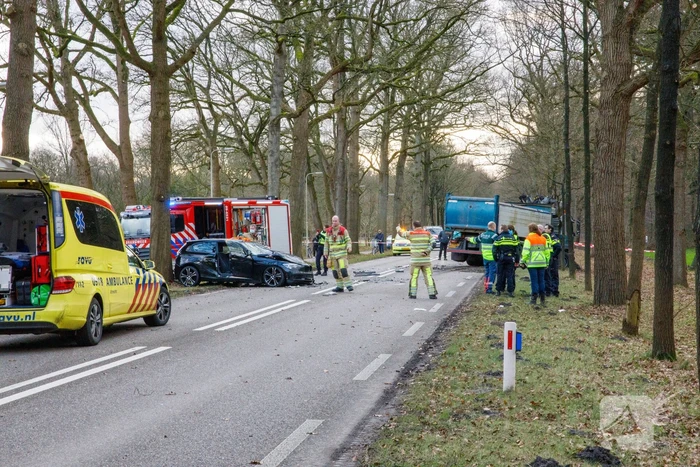 Ernstig ongeval tussen vrachtwagen en personenauto