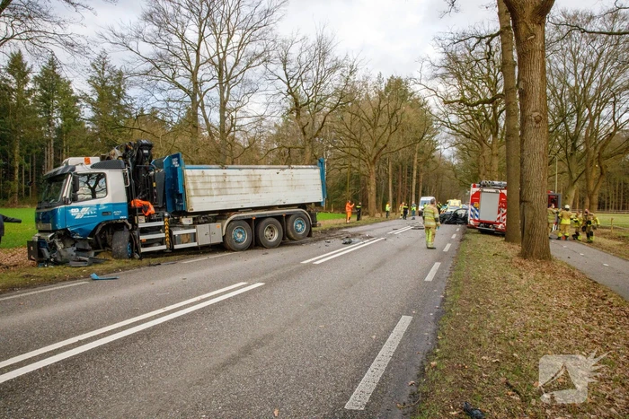 Ernstig ongeval tussen vrachtwagen en personenauto