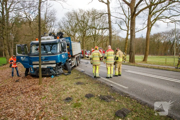 Ernstig ongeval tussen vrachtwagen en personenauto