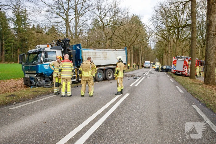 Ernstig ongeval tussen vrachtwagen en personenauto