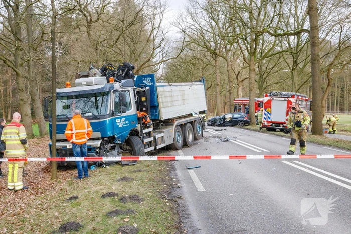 Ernstig ongeval tussen vrachtwagen en personenauto