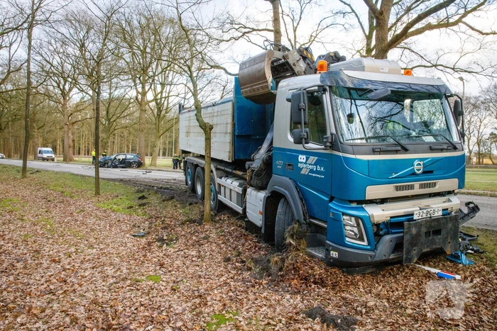 Ernstig ongeval tussen vrachtwagen en personenauto