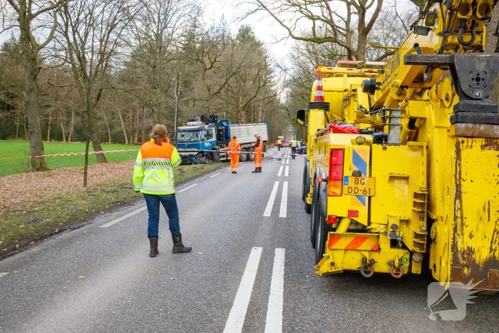 Ernstig ongeval tussen vrachtwagen en personenauto