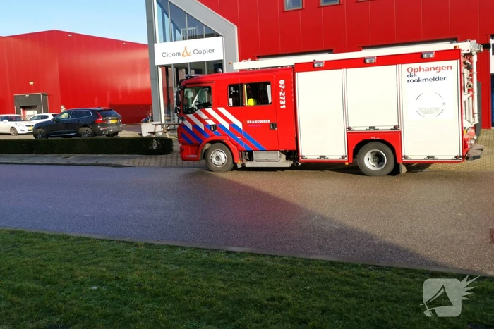 Brandweer doet metingen in bedrijfspand Cicom Copier