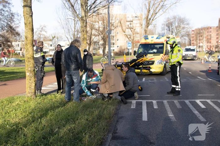 Fietser gewond bij botsing met auto