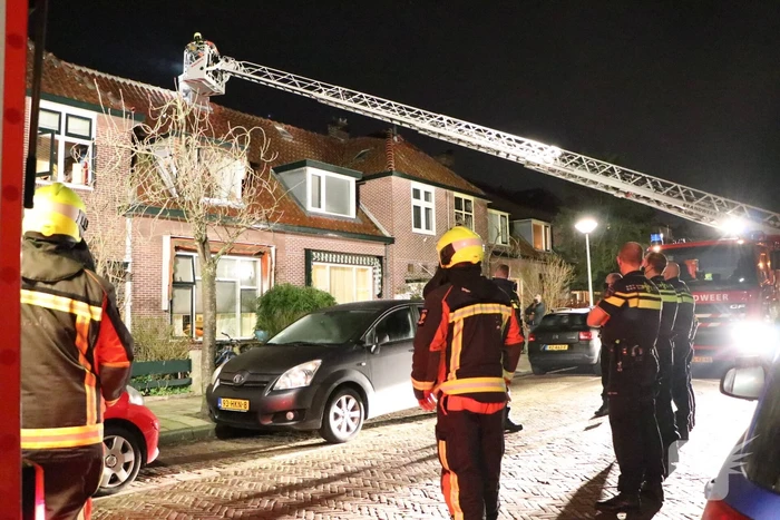 Brandweer blust schoorsteenbrand