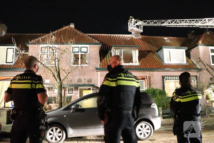 Brandweer blust schoorsteenbrand