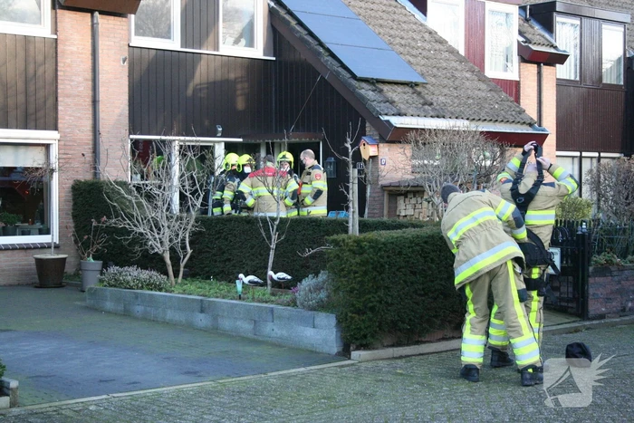 Brandweer blust schoorsteenbrand