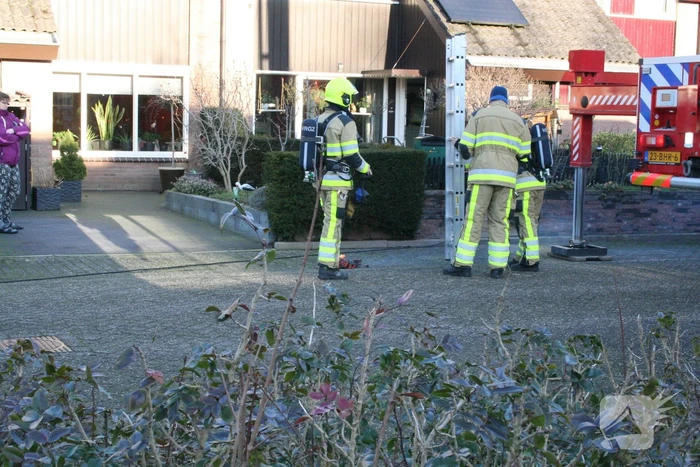 Brandweer blust schoorsteenbrand