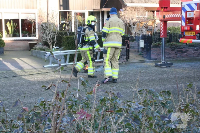 Brandweer blust schoorsteenbrand