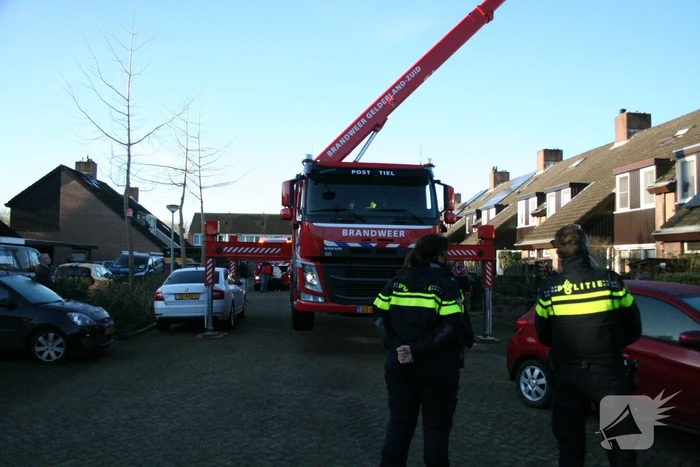 Brandweer blust schoorsteenbrand