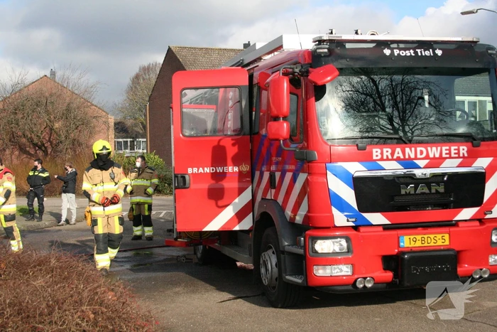 Auto volledig in brand