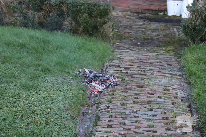 Brandweer doet onderzoek naar schoorsteen