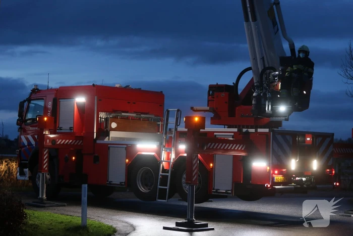 Brandweer doet onderzoek naar schoorsteen