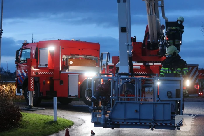 Brandweer doet onderzoek naar schoorsteen