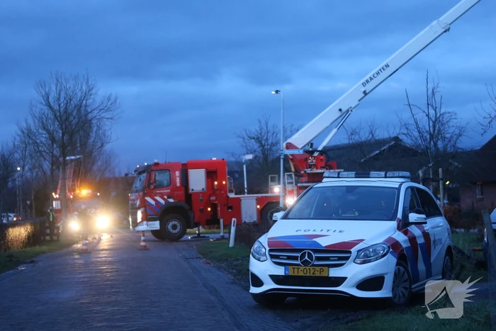 Brandweer doet onderzoek naar schoorsteen