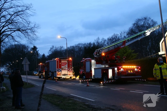 Brandweer blust schoorsteenbrand