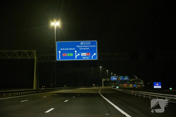 Snelwegen en tankstations uitgestorven door avondklok