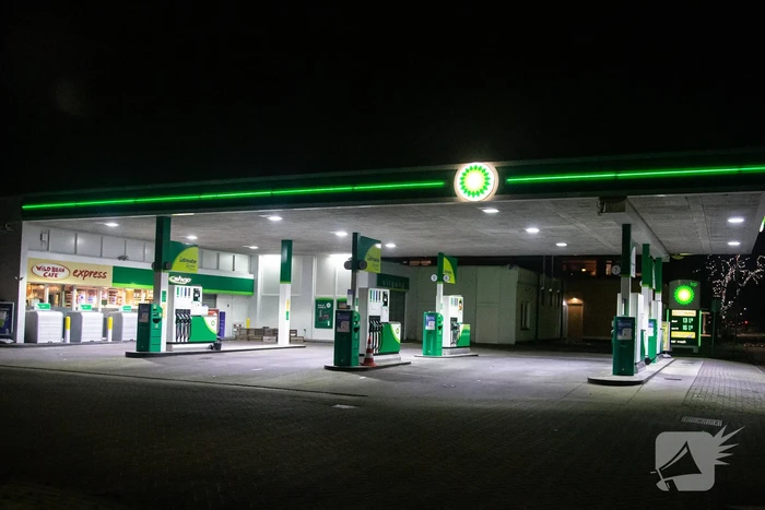 Snelwegen en tankstations uitgestorven door avondklok
