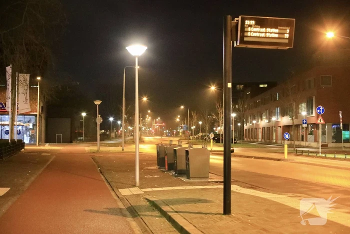 Avondklok van kracht: stille straten en politie voert controles uit