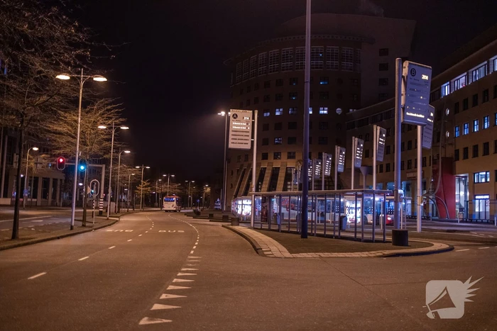 Avondklok van kracht: stille straten en politie voert controles uit