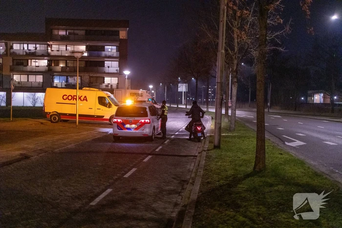 Avondklok van kracht: stille straten en politie voert controles uit