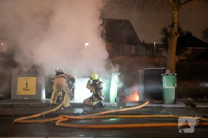 Brand in meerdere papiercontainers