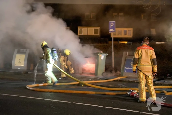 Brand in meerdere papiercontainers