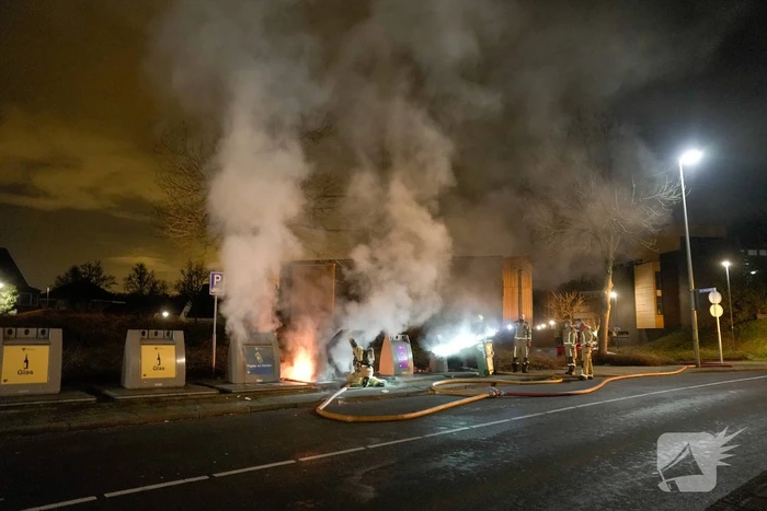 Brand in meerdere papiercontainers