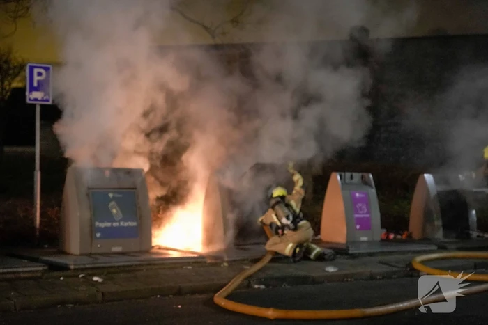 Brand in meerdere papiercontainers