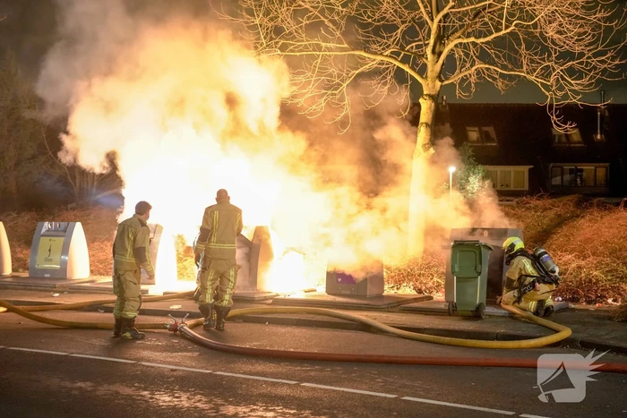 Brand in meerdere papiercontainers
