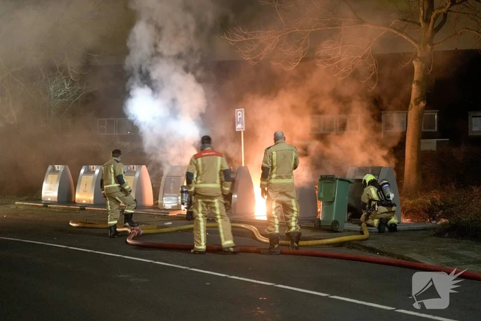 Brand in meerdere papiercontainers